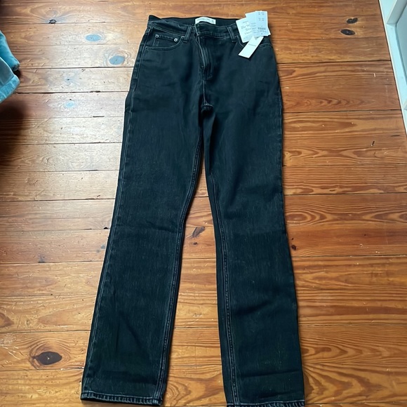 Black 90s slim straight ultra high rise jeans with criss cross button. - Picture 2 of 2